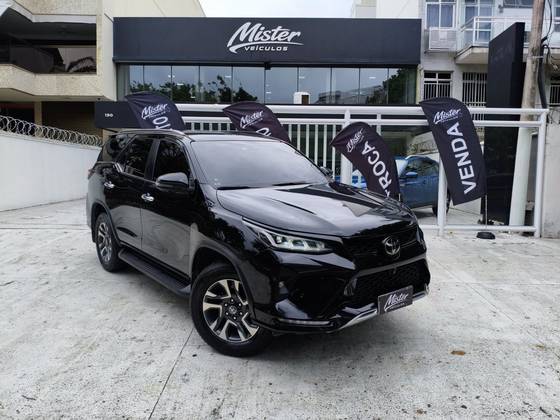TOYOTA HILUX SW4 2.8 D-4D TURBO DIESEL DIAMOND 7L 4X4 AUTOMÁTICO
